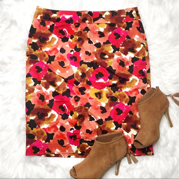 Ann Taylor Dresses & Skirts - Ann Taylor Pink Floral Rosette Pencil Skirt NWT